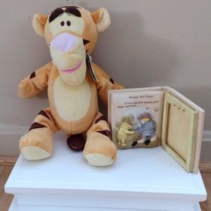 Nursery Pooh Charpente Picture Frame & Plush Tigger  Classic